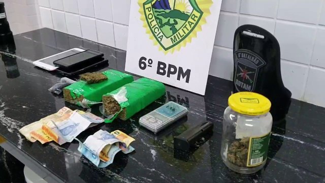 Dupla suspeita de tráfico de drogas é detida pela Rotam no bairro Periolo