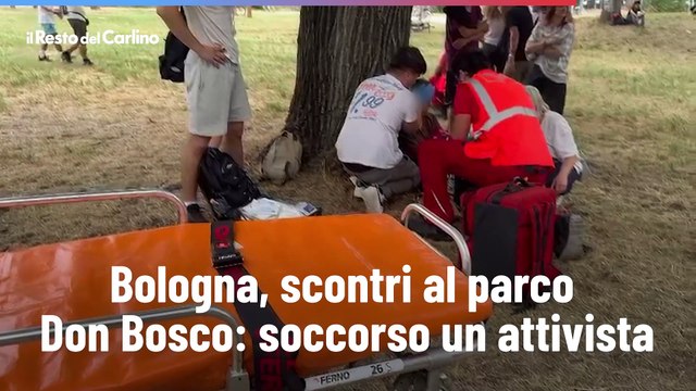 Bologna, scontri al parco Don Bosco: soccorso un attivista