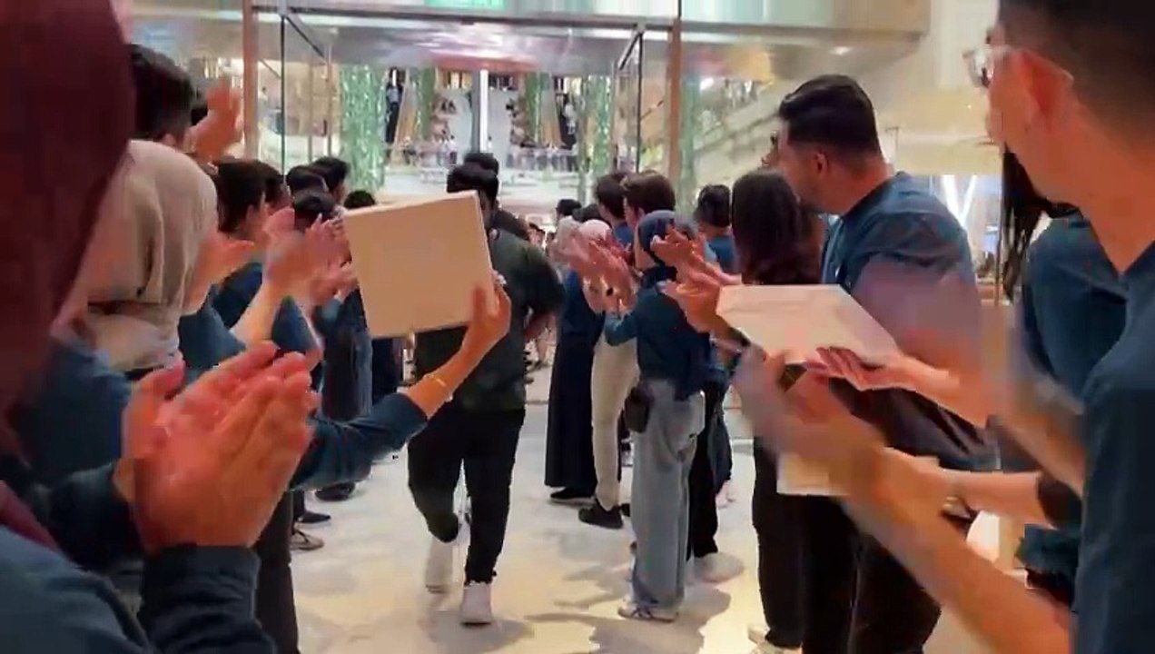 Fans queue overnight for Malaysia's first Apple store