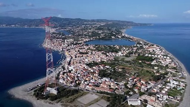 Una traversata dello Stretto da record: Jaan Rose tenta l'impresa su una fune