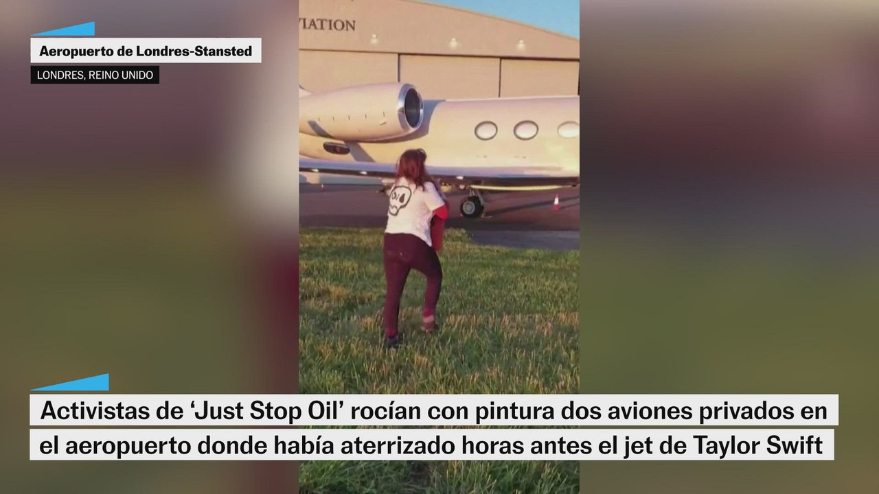 Activistas rocían con pintura dos aviones privados en Londres