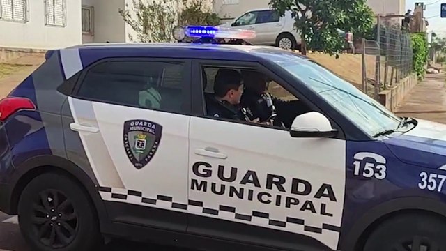 Homem teria sido baleado três vezes na Rua Ponta Negra, no Riviera; GM faz buscas por atirador