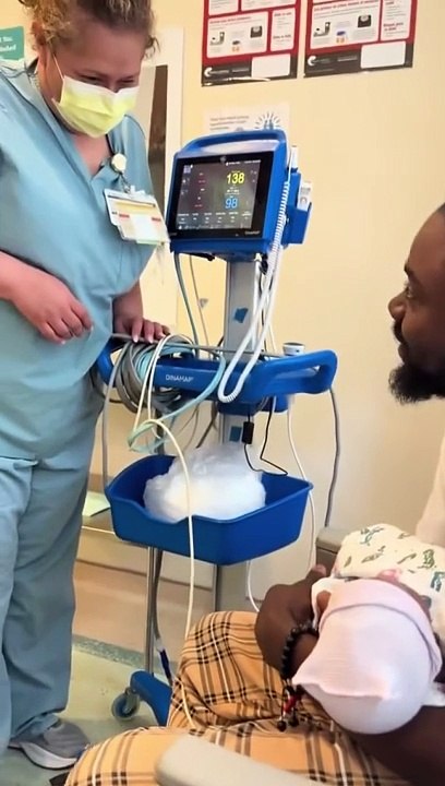 "Ne pleure pas, tu n'es pas né à Lomé", Un jeune père célèbre la naissance de son enfant (VIDEO)