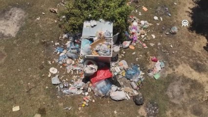 İstanbul'un ormanlık alan ve plajlarında tatilden geriye çöpler kaldı