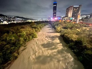 Se desborda en algunos tramos el río Santa Catarina, en NL