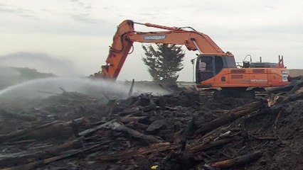 익산 폐목재 공장 화재 사흘 만에 진화...톱밥 등 800톤 불타 / YTN