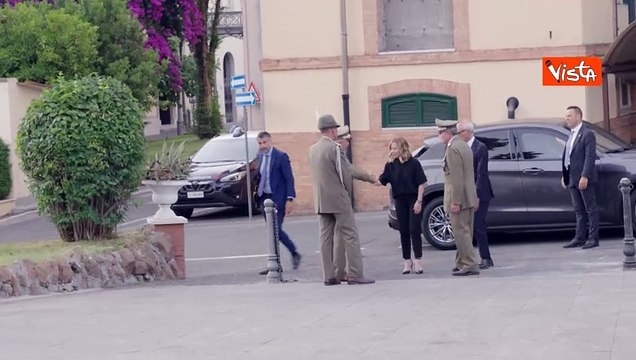 Meloni in visita alla camera ardente del Generale Graziano, Presidente di Fincantieri