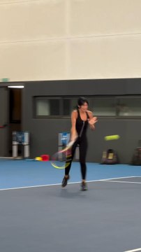 Aitana Bonmatí y Rafa Nadal, jugando al tenis juntos en la Rafa Nadal Academy