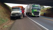 Caminhão estragado causa transtornos na BR-277 em Cascavel