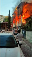 Aracını yanmaktan son anda kurtardı