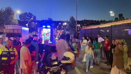 Cip otomobille çarpışıp kaldırımda yürüyen gençlere çarptı: 2 ölü