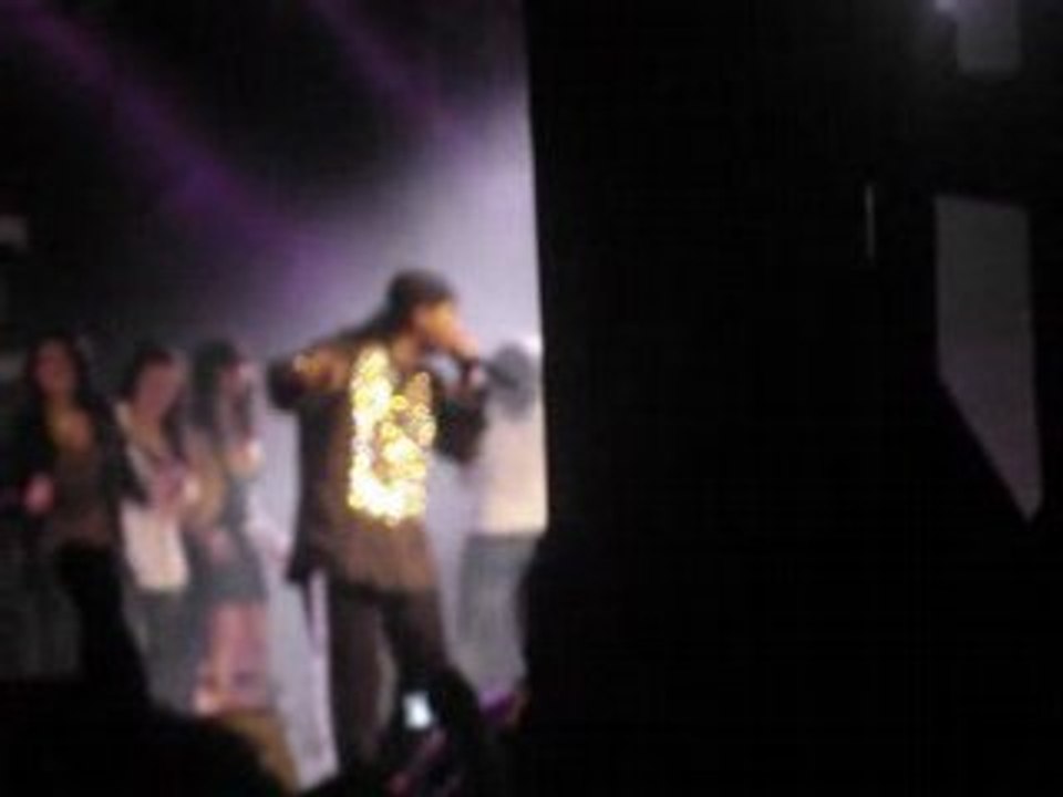 Omarion en concert à l'élysée montmartre - DO IT (filles)