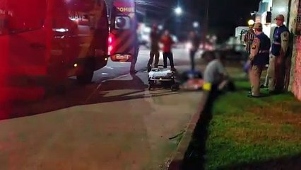 Motociclista atropela e foge: vítima se recusa a ir para o hospital e esposa precisa intervir