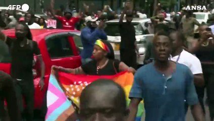 Télécharger la video: Kenya, proteste contro l'aumento delle tasse: disordini a Nairobi