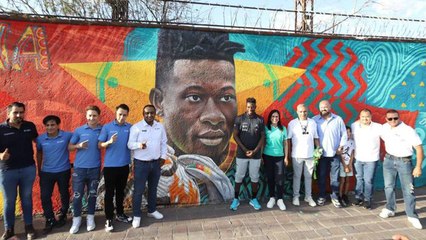 André Onana jugador del Manchester United visita León y recibe homenaje con un mural en su honor