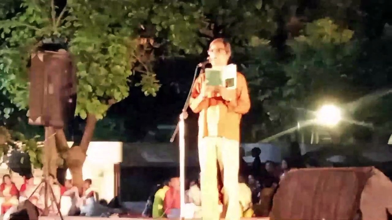 আমি তোমাদের কবি আমাকে নিয়ে নাও, কবিতা আবৃত্তি,কেন্দ্রীয় শহীদ মিনারে
