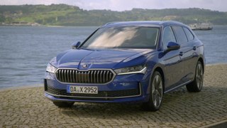 The new Škoda Superb Combi in Blue Driving Video