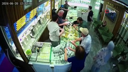 İstanbul'da kuyumcuda külçe altın hırsızlığı kamerada