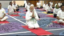 È lo Yoga Day, il premier indiano Modi pratica in Kashmir