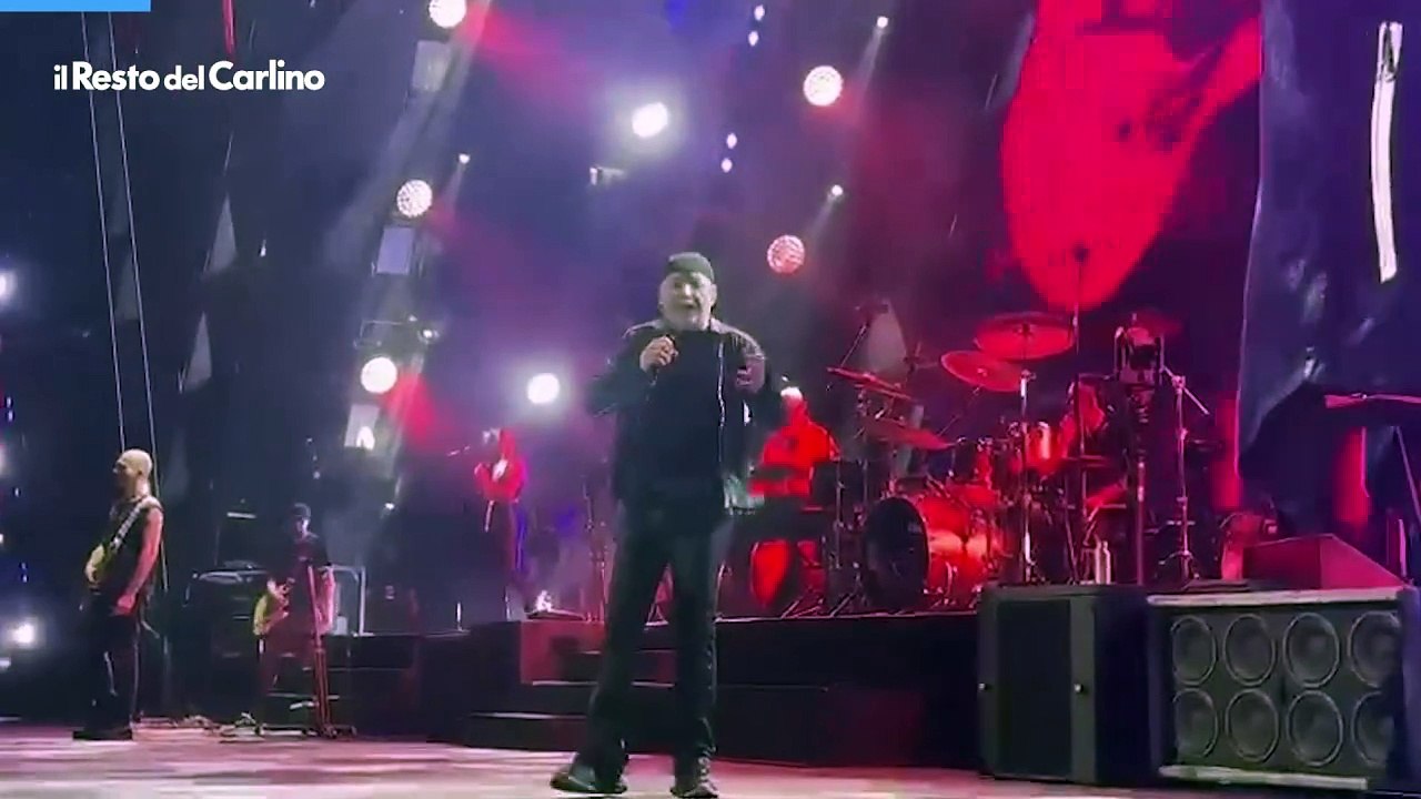 Sorpresa al concerto di Vasco, ci sono anche Valentino Rossi e la compagna