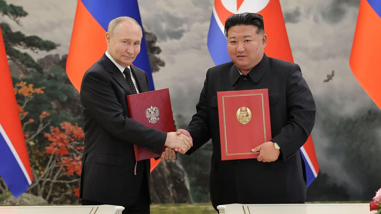 Vladimir Poutine menace de livrer des armes à la Corée du Nord, Washington se dit « extrêmement préoccupé »