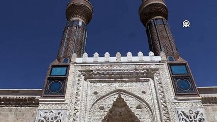 Restorasyonu tamamlanan “Mavi Medrese” ziyaretçi akınına uğruyor!