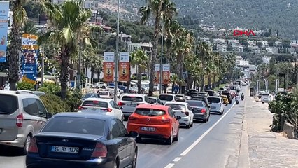 Tatilciler dönüş yolunda: Bodrum'dan 24 saatte 30 bin araç çıkış yaptı