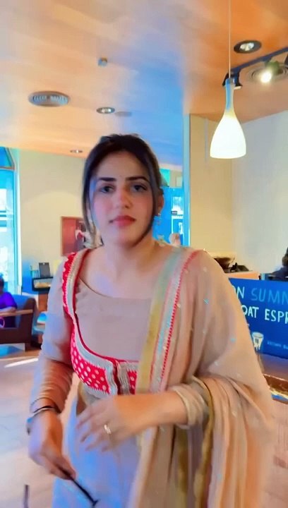 Starbucks ke kele  ---- _pranjaldahiya _gulabiqueen(720P_HD)