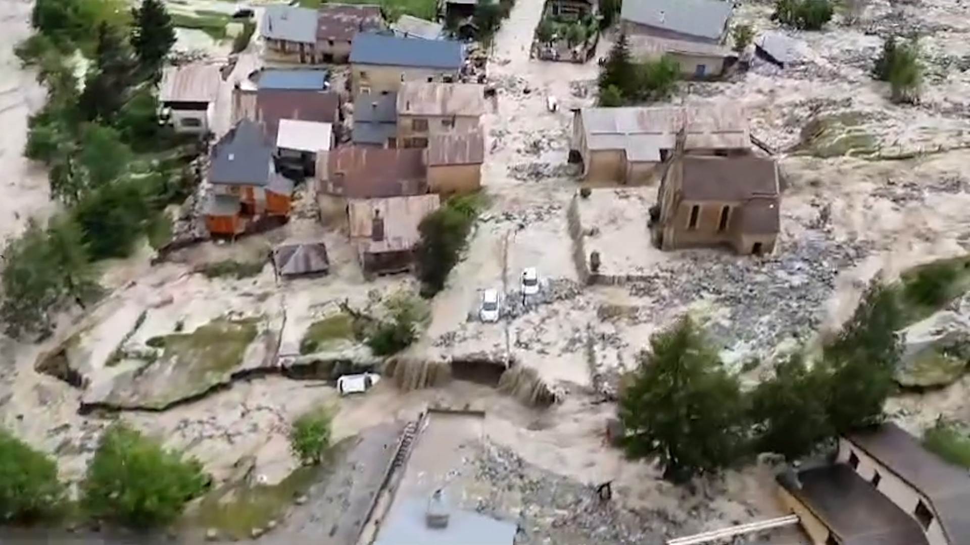 En Isère, une crue submerge un hameau dans le massif des Ecrins