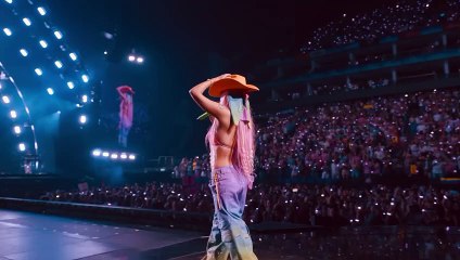 Karol G sorprende a sus fans con un nuevo tema de merengue 🎶