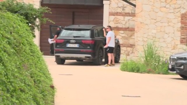 Baggio rientra a casa dopo essere stato ascoltato dai carabinieri