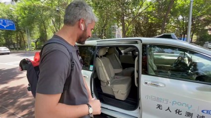Prendere un robotaxi in Cina senza guidatore: istruzioni per l'uso