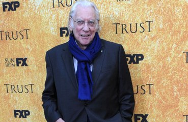 Jane Fonda "heartbroken" by the death of the “brilliant” and “complex” Donald Sutherland