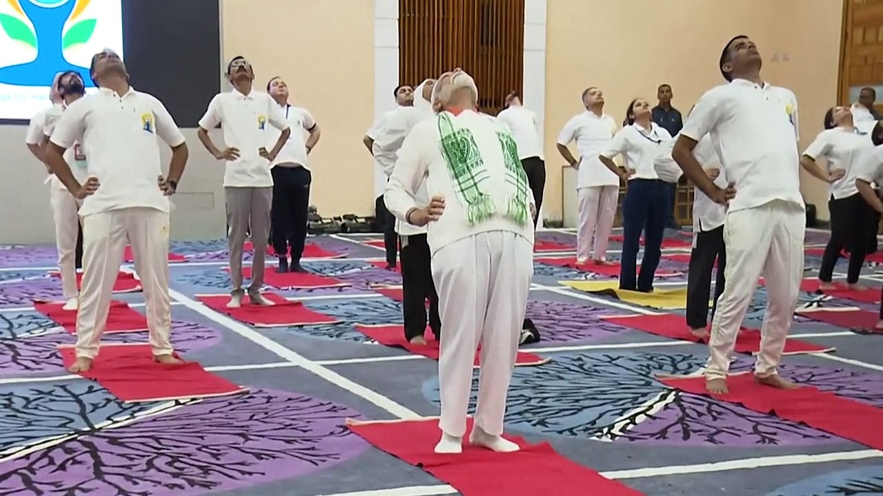 Indien: Modi leitet am Internationalen Yoga-Tag Hunderte durch Übungen