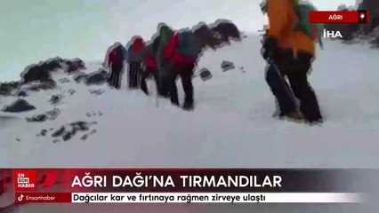 Ağrı Dağı'nda dağcılar kar ve fırtınaya rağmen zirveye ulaştı