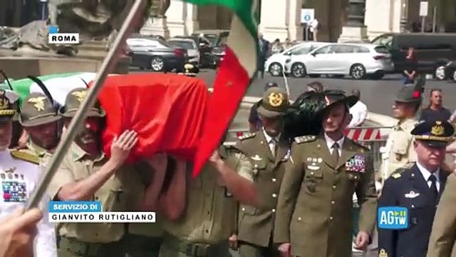 Funerali Graziano, l'ultimo saluto commosso di Crosetto: «Perché non abbiamo capito il suo dolore?»