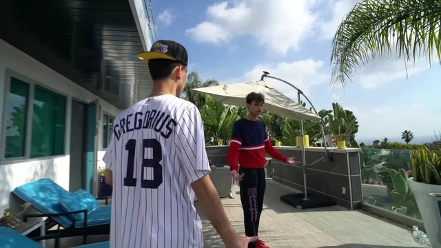 PRANK COCA COLA VS MENTOS ON FRIENDS