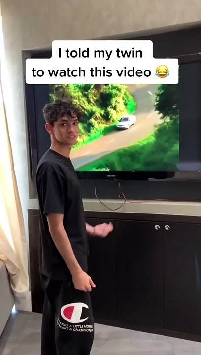 JUMP SCARE WARNING