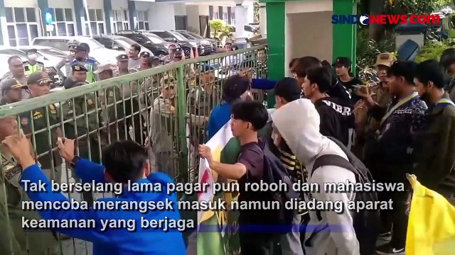 Unjuk Rasa Mahasiswa di Depan Kantor Dinas Pendidikan Kota Bekasi Berakhir Ricuh