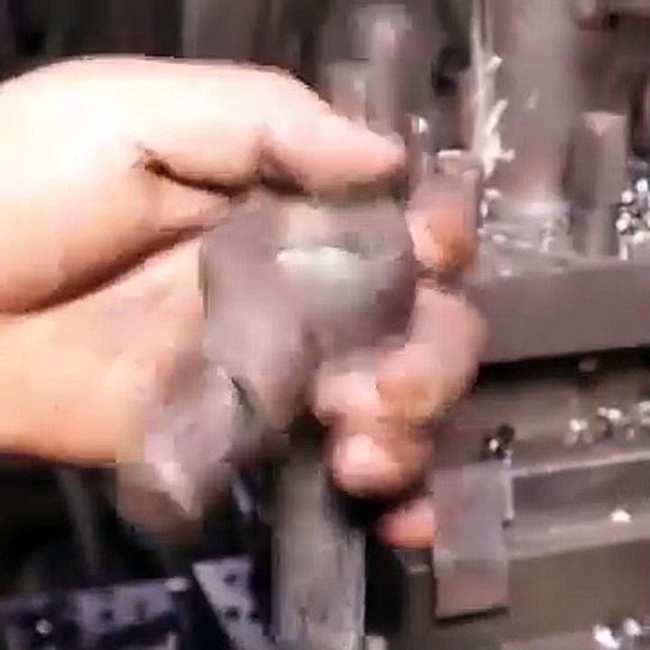 صنع دوار محرك العادم من قضبان الحديد 1