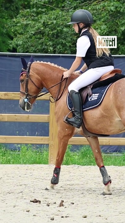 La jeune cavalière Giulia Sarkozy, fierté de Carla et Nicolas au « Jumping Eiffel »