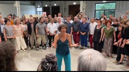 Ombra solida, la performance canora in Pirelli HangarBicocca