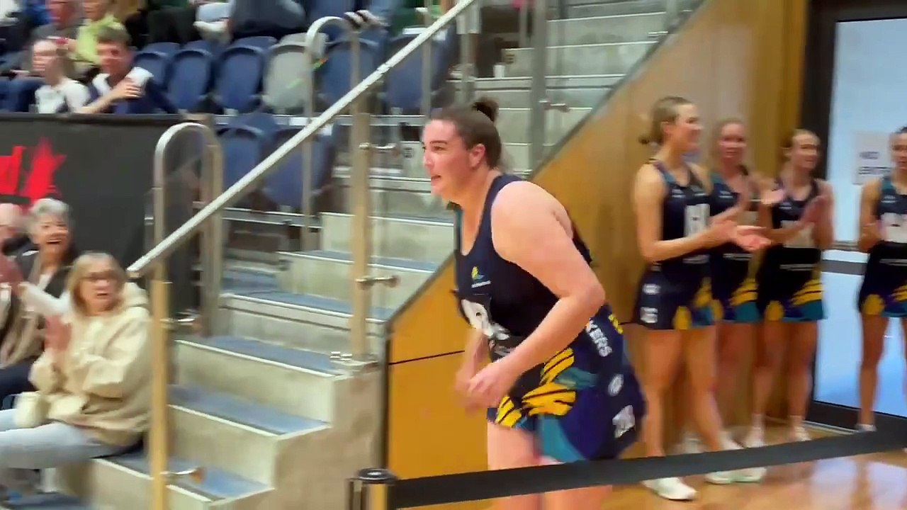 The Bendigo Strikers championship team makes its way onto the court for their home VNL clash against the Western Warriors