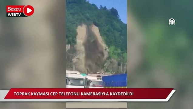 Toprak kayması cep telefonu kamerasıyla kaydedildi