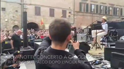 Jovanotti, il concerto a sorpresa a Casole d'Elsa: fan in delirio