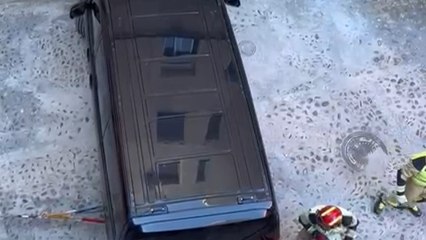 Vehículo atrapado en una calle del Casco de Toledo.