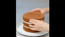 See how I turn this cake into a beautiful masterpiece! ✨