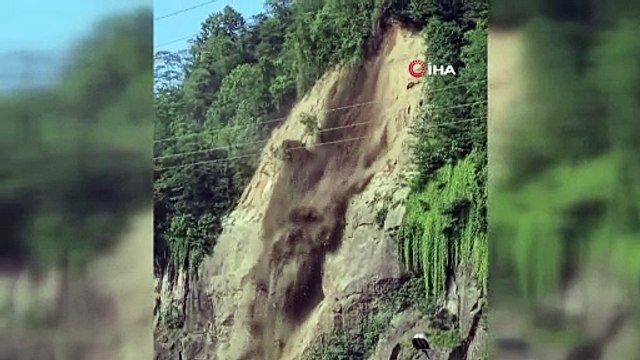 Rize'de toprak kayması! Saniye saniye kaydedildi