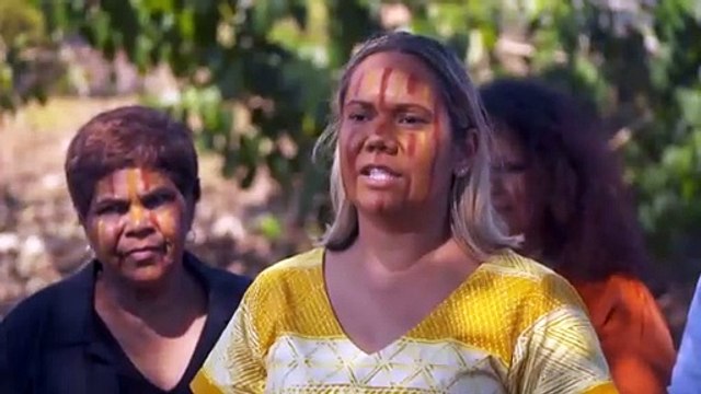 NT federal government gathers with land councils on Tiwi Islands to sign major housing deal