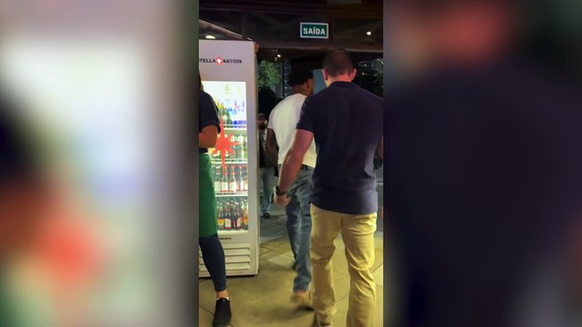 Nego do Borel briga com filho de Otávio Mesquita e leva tapa na cara